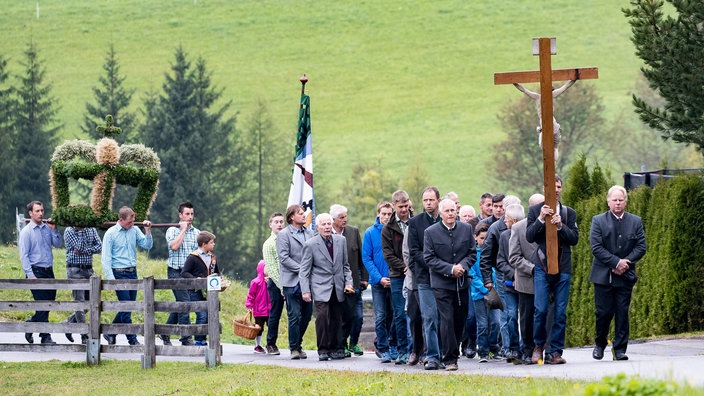Erntedank-Prozession in Osttirol | Bildquelle: Imago/Eibner Europa Erntedank-Prozession in Osttirol