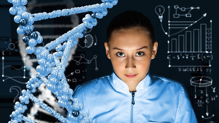 Eine Frau im Forscherkittel neben einem Modell einer DNA-Doppelhelix | Bildquelle: picture alliance / Shotshop Eine Frau im Forscherkittel neben einem Modell einer DNA-Doppelhelix