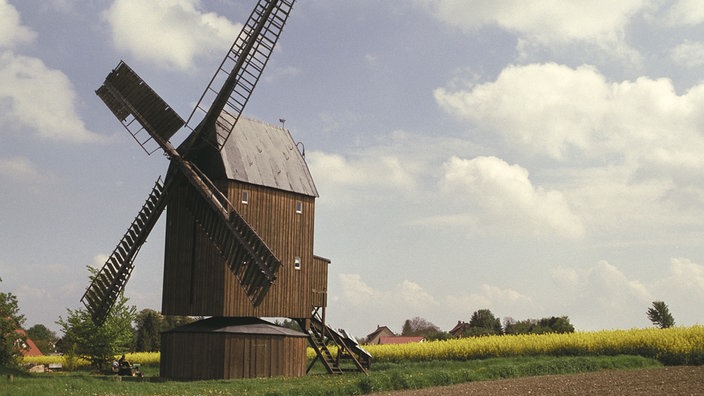 Die Bockwindmühle von Abbenrode südöstlich von Braunschweig | Bildquelle: Hans-Joachim Nitschmann Die Bockwindmühle von Abbenrode südöstlich von Braunschweig